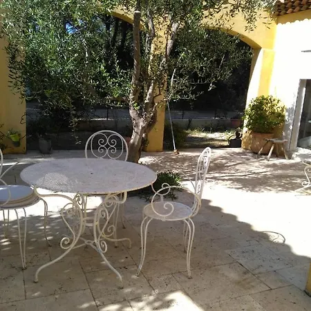 De La Terre Blanche לינה וארוחת בוקר *