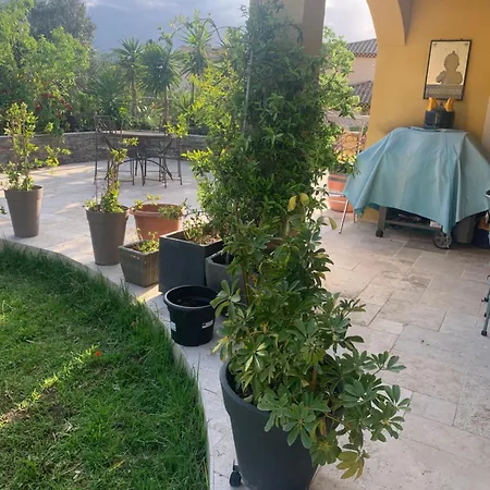 לינה וארוחת בוקר De La Terre Blanche