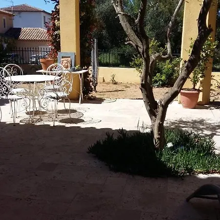 De La Terre Blanche Bed & Breakfast *